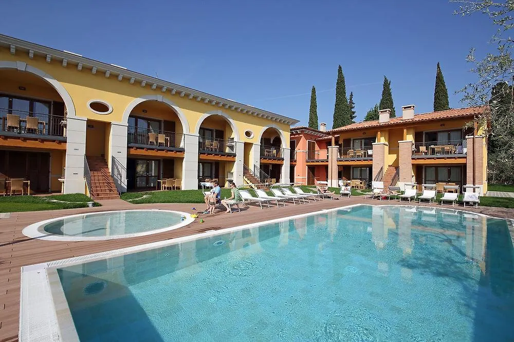 Residence Corte Leonardo Garda  Garda (Verona)