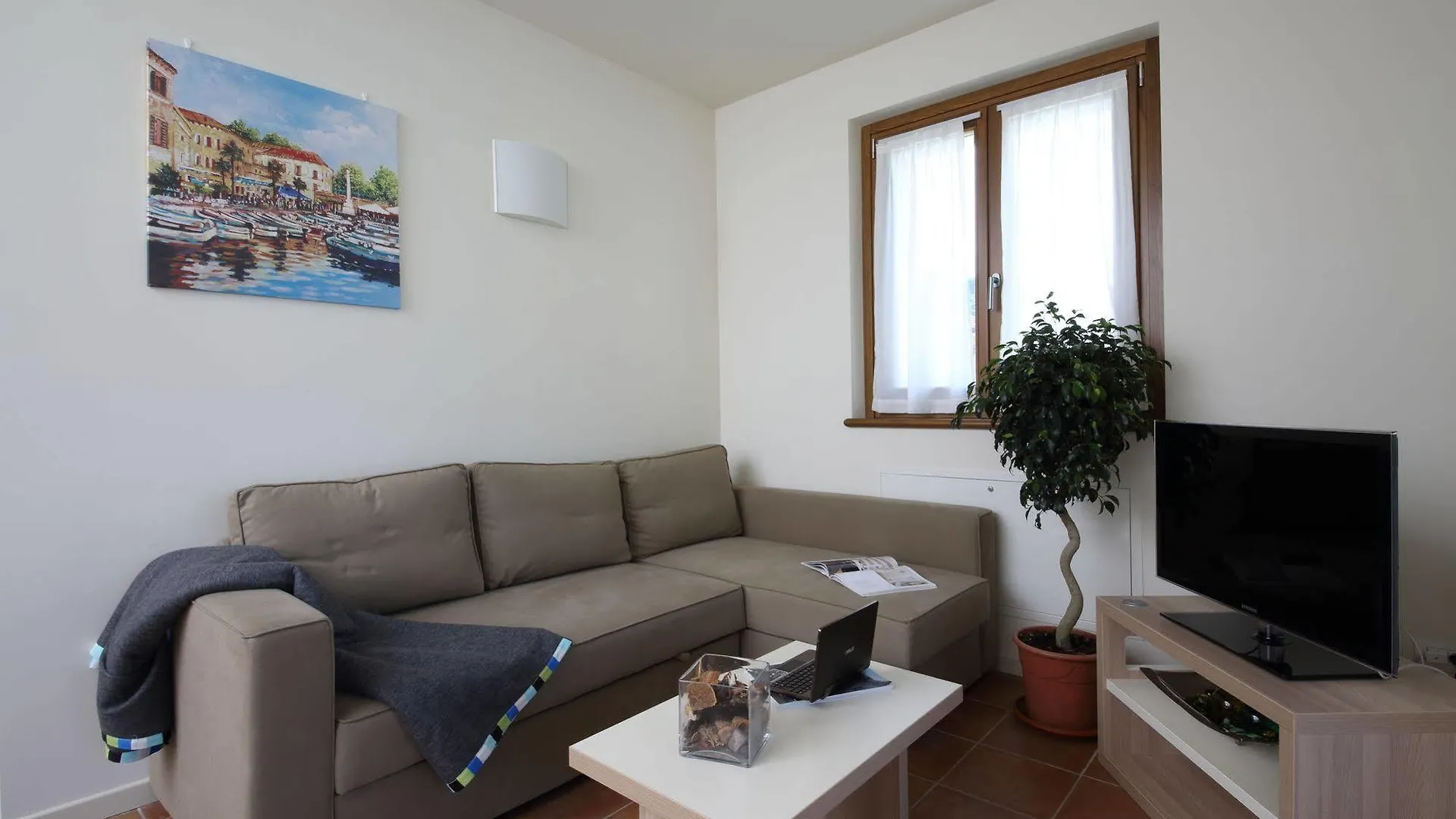Residence Corte Leonardo Garda  0*, Garda (Verona) Italien