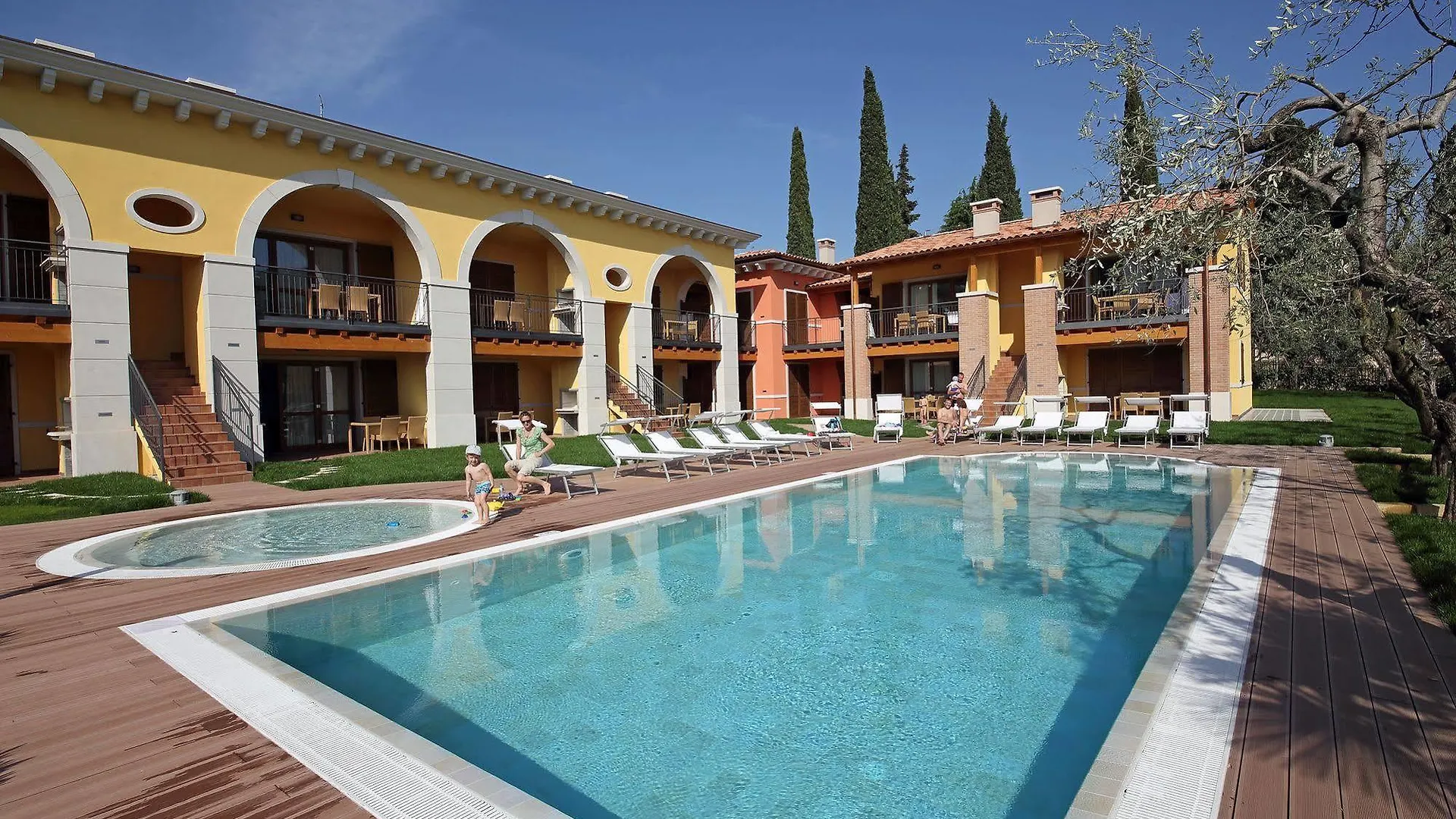 Appartement Residence Corte Leonardo Garda